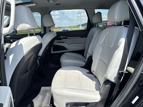 Used 2025 Kia Telluride S FWD image 23