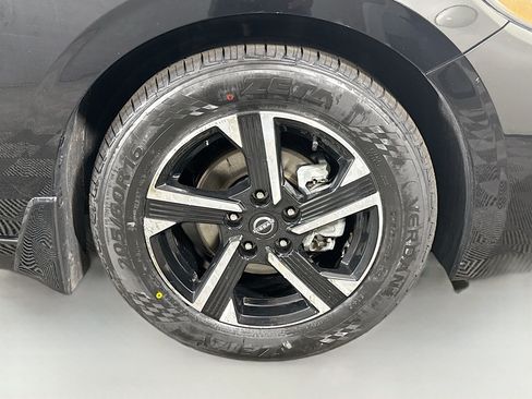 Used 2024 Nissan Sentra SV FWD image 32