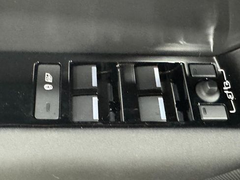 Used 2026 Land Rover Range Rover Velar S image 24