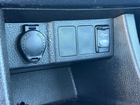Used 2016 Toyota Corolla L FWD image 15