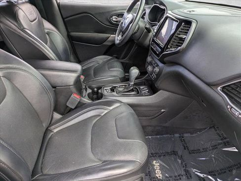 Used 2019 Jeep Cherokee Limited image 19