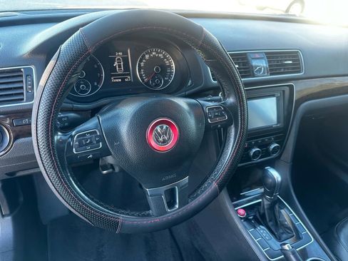 Used 2014 Volkswagen Passat 1.8T SEL Premium image 19