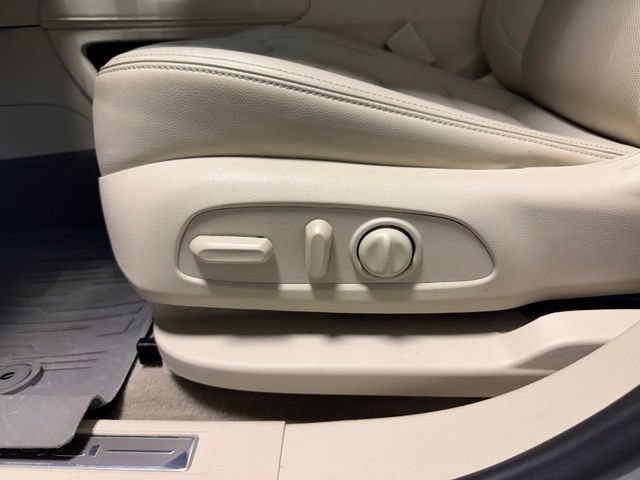 Used 2022 GMC Acadia Denali w/ Denali Ultimate Package AWD/4WD image 16