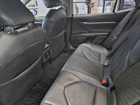 Used 2018 Toyota Camry XSE image 9