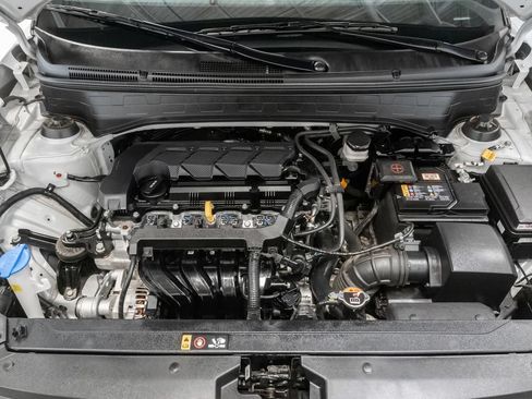 Used 2025 Hyundai Venue SEL FWD image 3