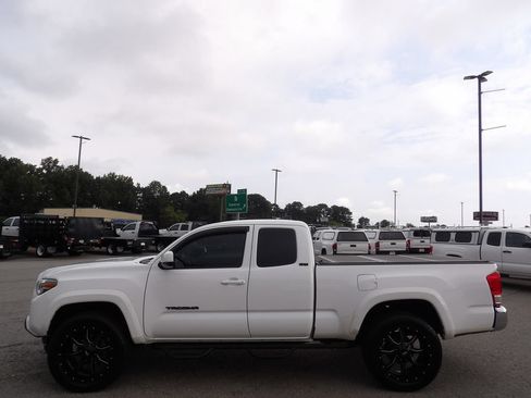 Used 2016 Toyota Tacoma SR5 w/ SR5 Appearance Package (SN) AWD/4WD image 56