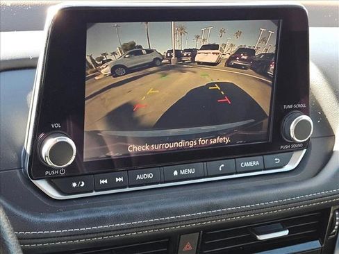 Used 2022 Nissan Rogue SV image 12