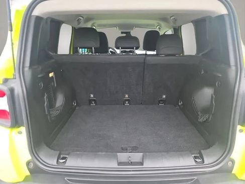 Used 2018 Jeep Renegade Latitude AWD/4WD image 11