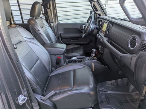 Used 2022 Jeep Wrangler Unlimited Sahara w/ Cold Weather Group image 31