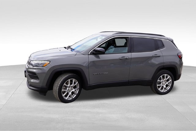 Used 2023 Jeep Compass Latitude w/ Sun and Sound Group AWD/4WD image 10