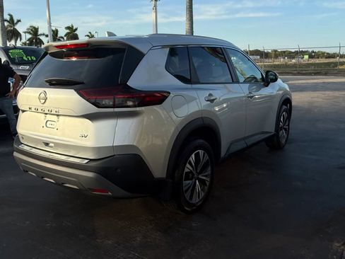 Used 2022 Nissan Rogue SV w/ SV Premium Package image 6