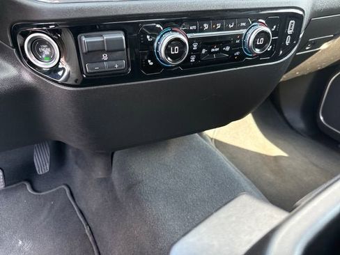 Used 2025 GMC Sierra 1500 SLT AWD/4WD image 21