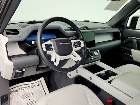 Used 2025 Land Rover Defender 90 S image 13