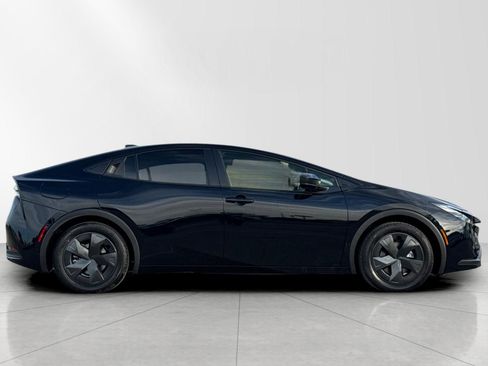New 2026 Toyota Prius SE image 2