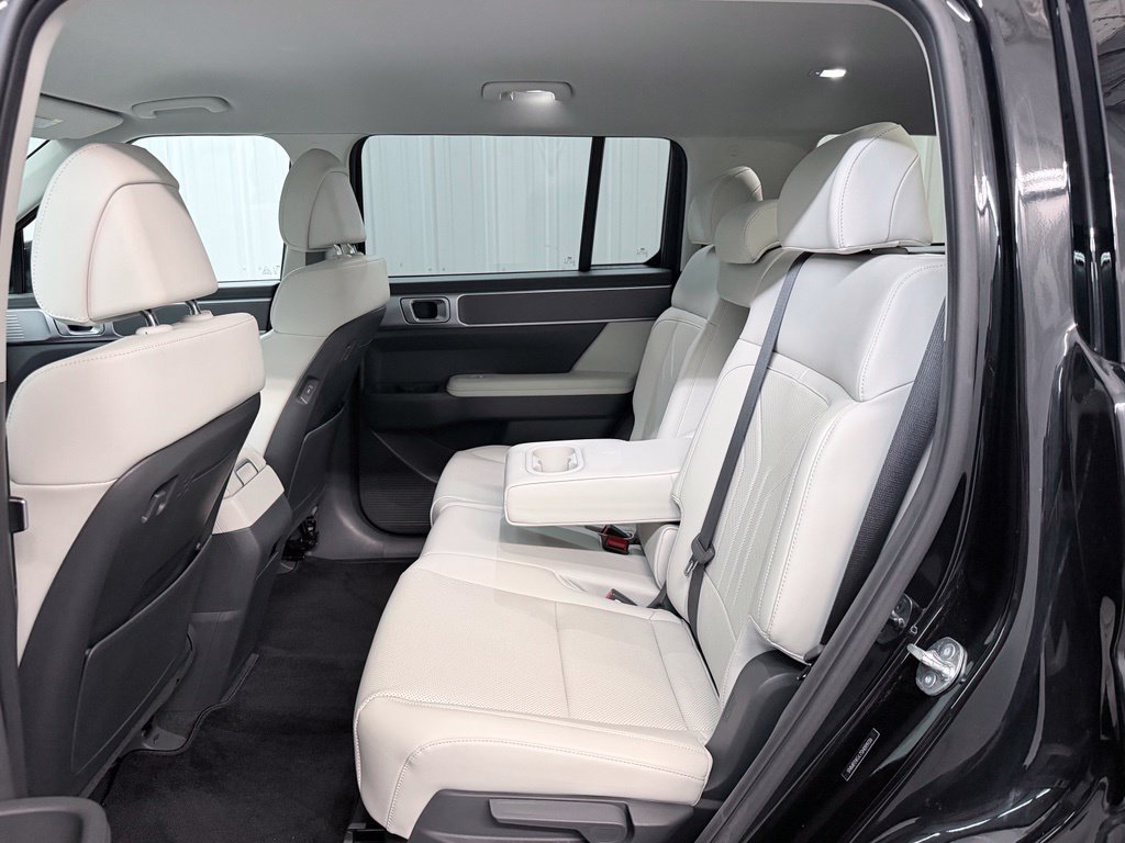 Used 2025 Hyundai Santa Fe SEL FWD image 31