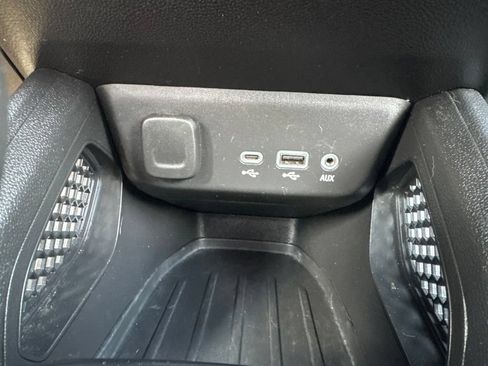 Used 2022 Chevrolet TrailBlazer LT AWD/4WD image 29