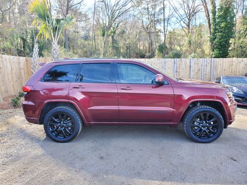 Used 2019 Jeep Grand Cherokee Altitude image 10