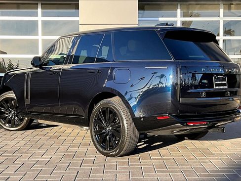 Certified 2025 Land Rover Range Rover SE AWD/4WD image 11