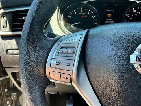 Used 2015 Nissan Rogue SV w/ SV Family Package AWD/4WD image 11