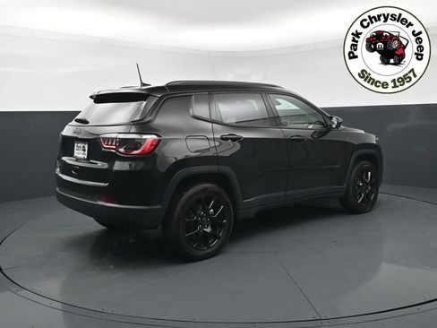 Used 2026 Jeep Compass Latitude AWD/4WD image 6