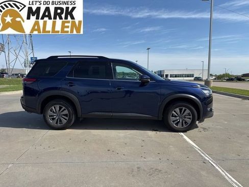 Used 2025 Nissan Pathfinder SV FWD image 6