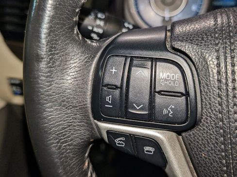 Used 2017 Toyota Sienna FWD image 47