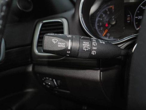 Used 2019 Jeep Grand Cherokee Altitude AWD/4WD image 27