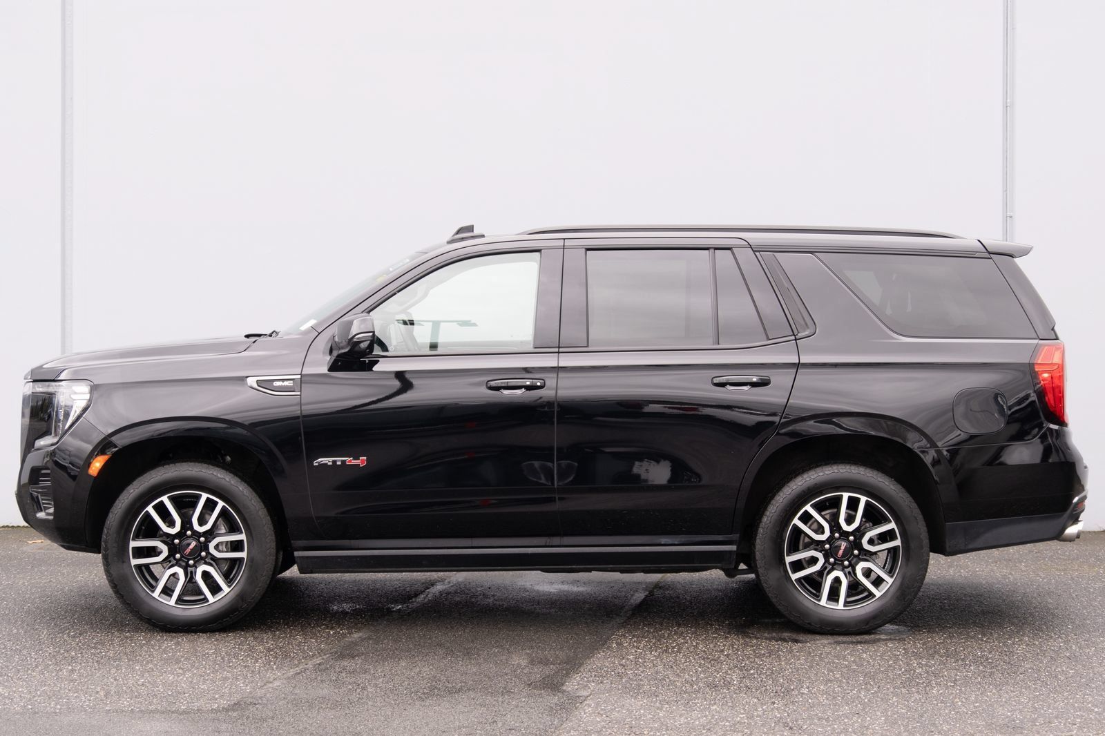 Used 2023 GMC Yukon AT4 w/ AT4 Premium Plus Package AWD/4WD image 28
