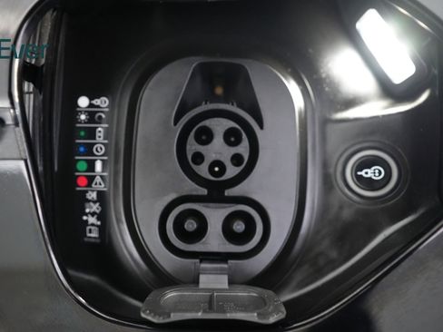 Used 2023 Porsche Taycan RWD image 10