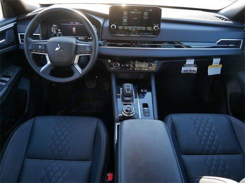 Used 2025 Mitsubishi Outlander SEL Black Edition image 11