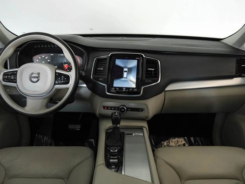 Used 2017 Volvo XC90 T6 Momentum w/ Vision Package image 13