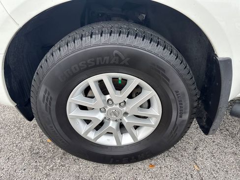 Used 2018 Nissan Frontier SV image 11