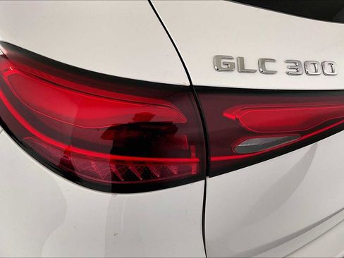 Used 2025 Mercedes-Benz GLC 300 4MATIC image 6