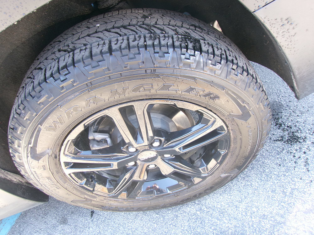 Used 2024 GMC Terrain AT4 w/ Infotainment Package II AWD/4WD image 7