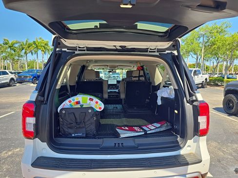 Used 2022 Ford Expedition Max XLT RWD image 5