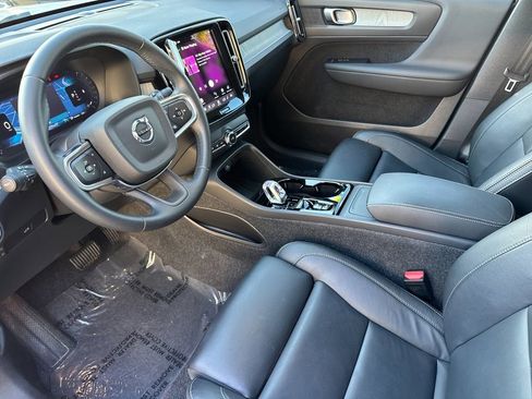 Certified 2025 Volvo XC40 B5 Plus image 9