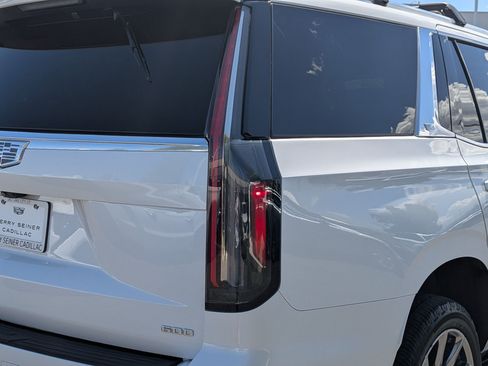 Used 2022 Cadillac Escalade Premium Luxury Platinum AWD/4WD image 11