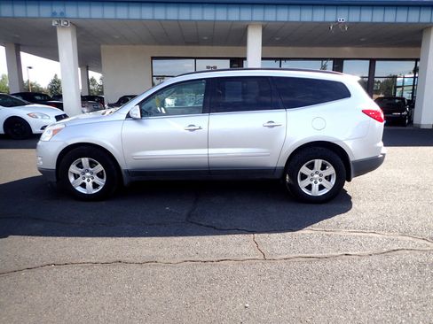 Used 2012 Chevrolet Traverse LT image 2