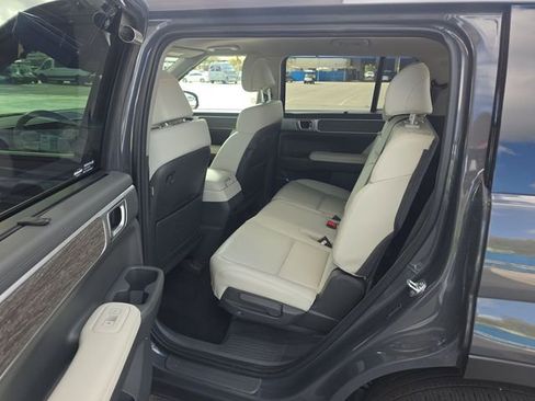 Used 2025 Hyundai Santa Fe Limited image 7