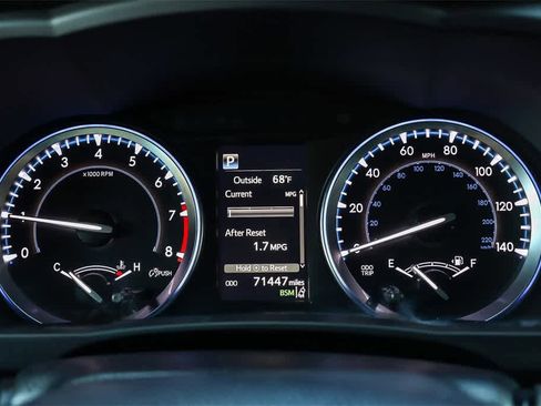 Used 2017 Toyota Highlander SE image 24