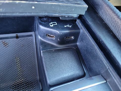 Used 2022 Mercedes-Benz GLE 350 w/ Premium Package image 13