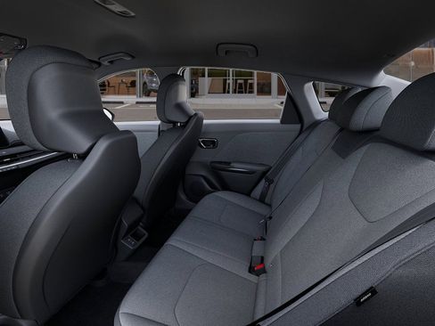 New 2025 Kia K4 LXS image 19