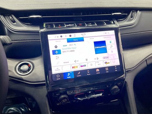 New 2025 Jeep Grand Cherokee L Limited w/ Black Appearance Package AWD/4WD image 28