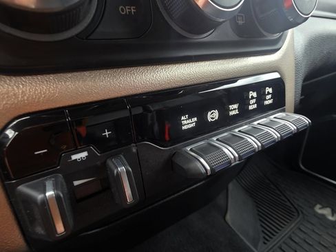 Used 2020 RAM 3500 Laramie image 13