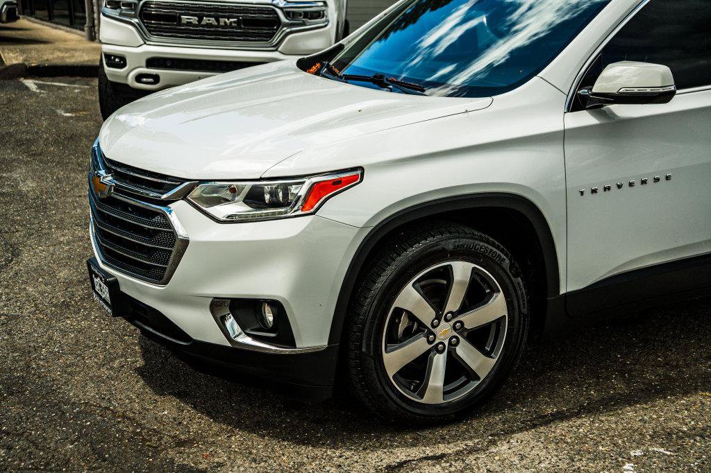 Used 2019 Chevrolet Traverse LT w/ LT Premium Package AWD/4WD image 12