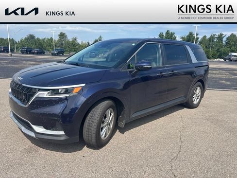 Used 2024 Kia Carnival LX FWD image 2