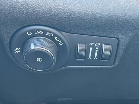 New 2025 Jeep Compass Latitude w/ Sun & Sound Group image 16