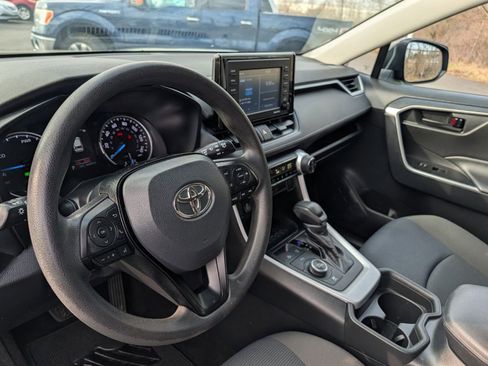 Used 2021 Toyota RAV4 LE AWD/4WD image 25