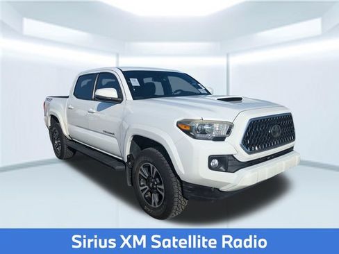 Used 2018 Toyota Tacoma TRD Sport AWD/4WD image 5