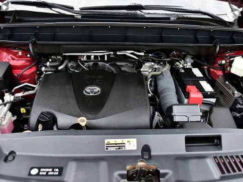 Certified 2021 Toyota Highlander XLE image 33